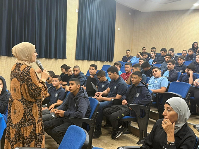 محاضرة توعويّة في مدرسة دار التربية والعلوم الشاملة عتيد جلجولية حول نبذ العنف وضبط النفس